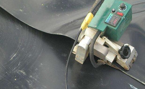 Difficulties of HDPE Geomembrane During Construction