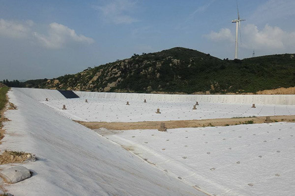 Geotextile is used to reinforce the soft foundation of Liuxi River crossing fish pond section